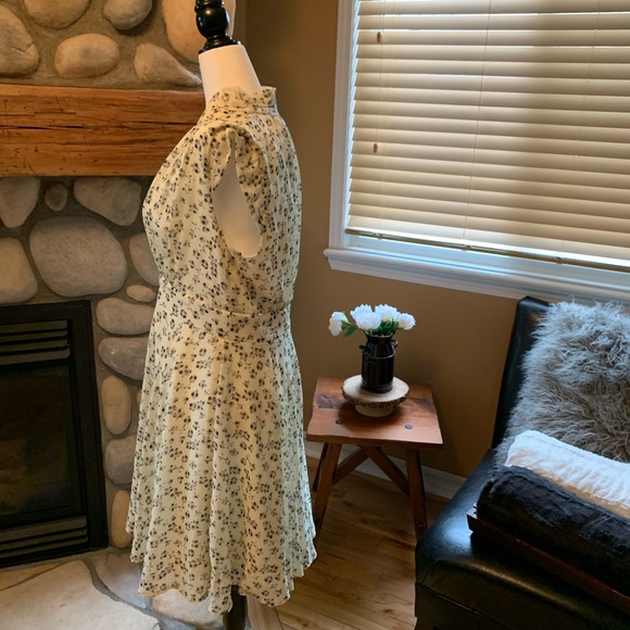 Sleeveless flower dress - Picture 6 of 12